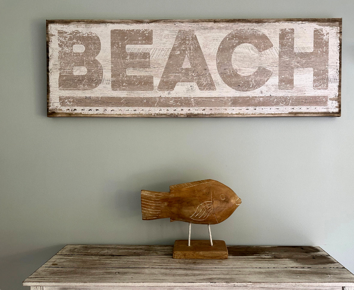 beach sign arrow with wood look and the words BEACH 